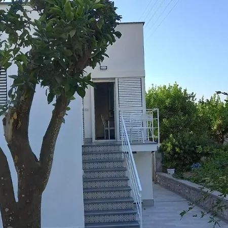 Apartment La Corte Fra Gli Aranci - *
